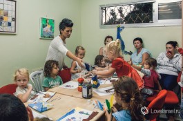 В матнасе в Хайфе, провожу урок израильским деткам - учу искусству.