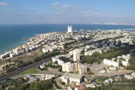 Вид на город Хайфу с горы Кармель.