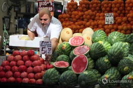 Рынок Кармель в Тель-Авиве. Цены на фрукты-овощи сезонные.