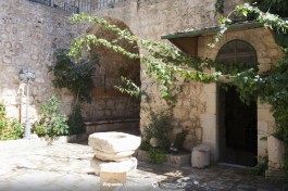 Иерусалимский дворик в монастыре Креста.