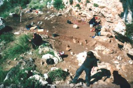 Археологические раскопки в Израиле. Гора Камель, 2001-й год.