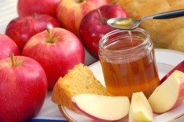 Рош ха-Шана: еврейский новый год. Яблоки с медом. Их принято есть, чтобы новый год был сладким и удачным!